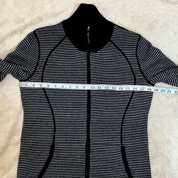 Eddie Bauer Black & Gray Striped Full Zip Mock Neck Knit Sweater - Size Medium - Picture 7 of 15